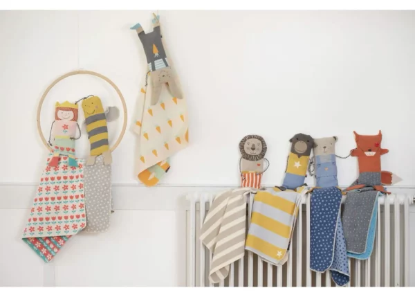 Set peluche e copertina JUWEL Coniglio azzurro con carotina - immagine 3